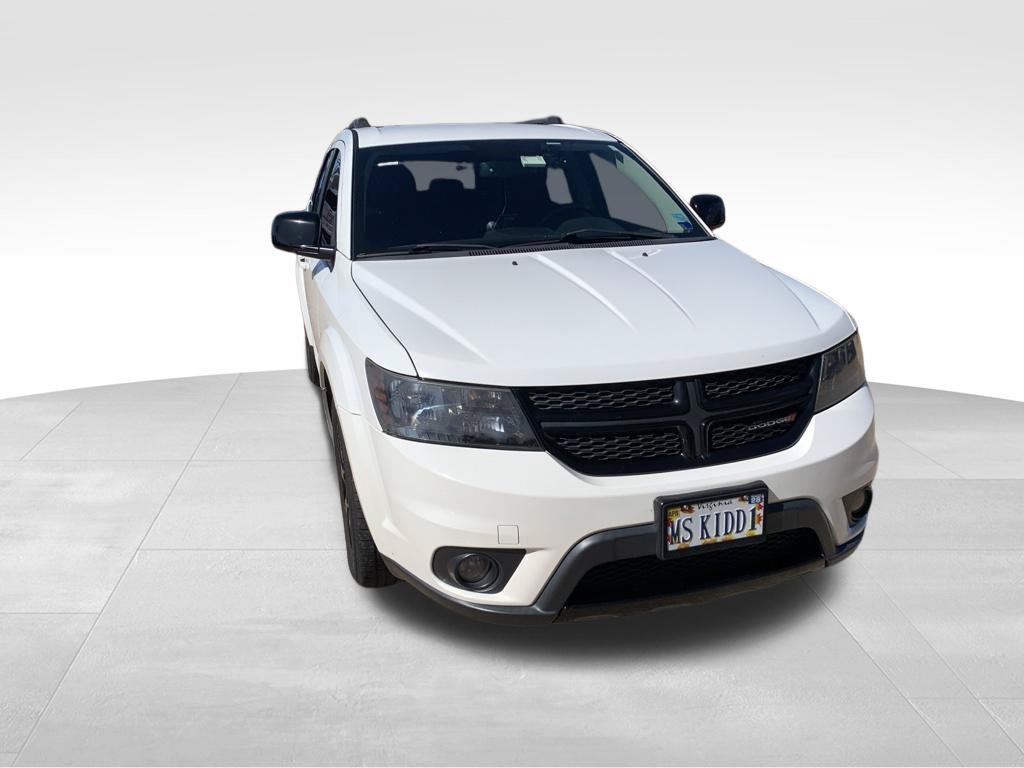 Used 2017 White Dodge SXT image 9