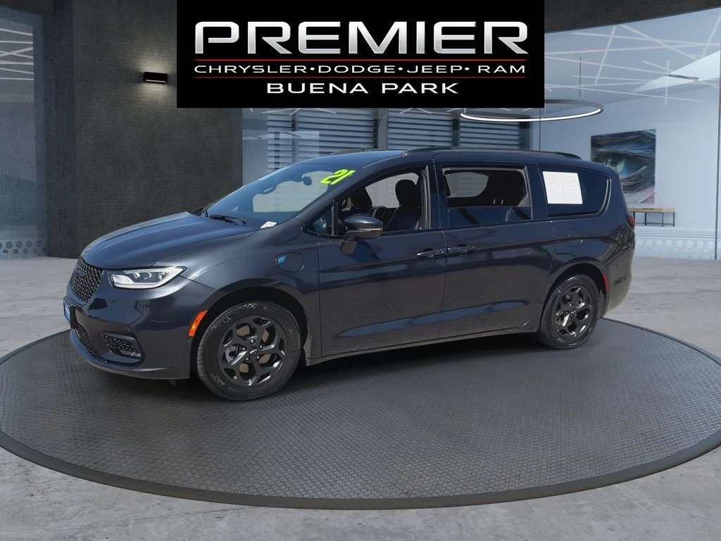 Used 2021 Gray Chrysler Limited image 4