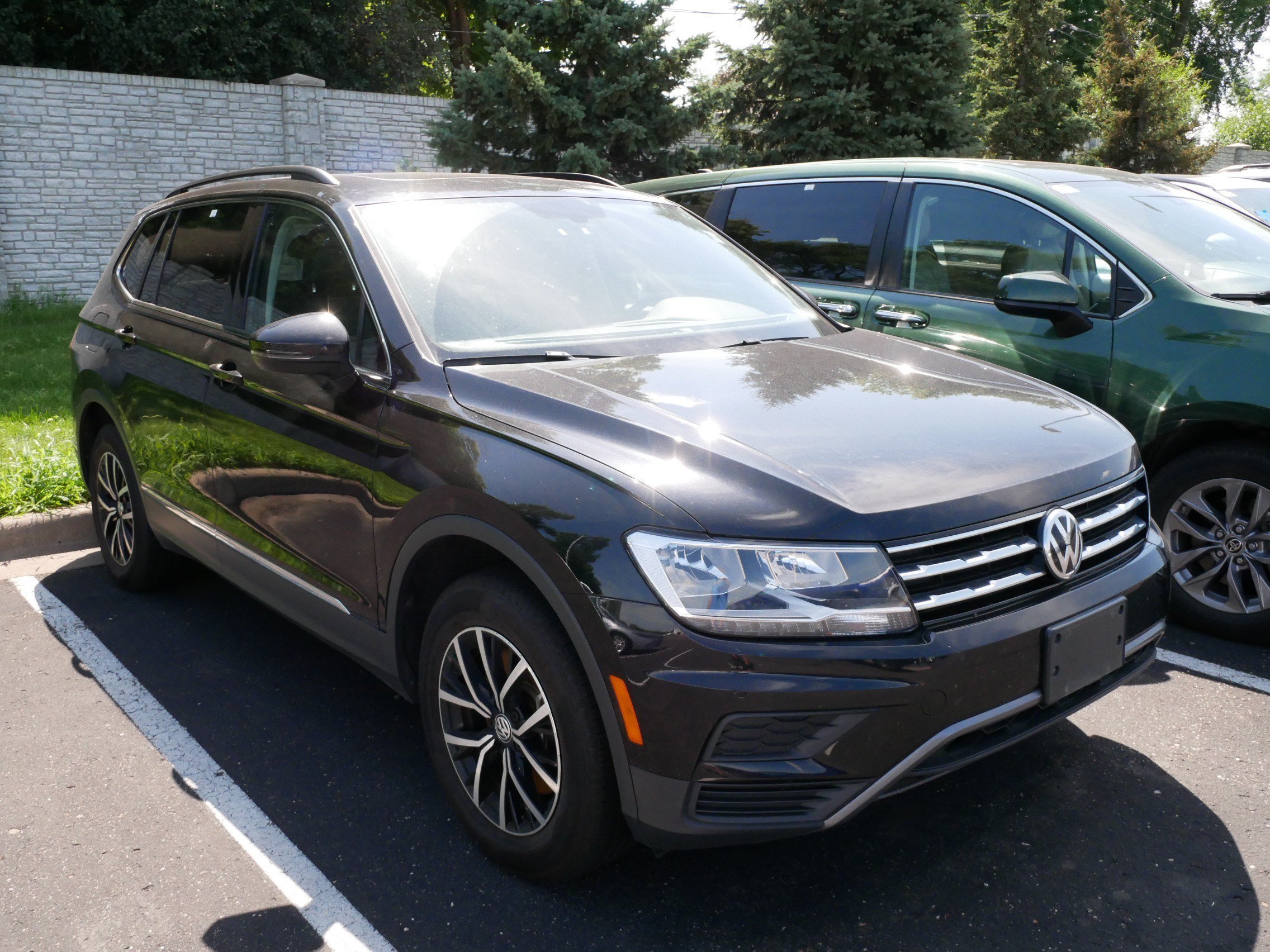 Used 2021 Deep Black Pearl Volkswagen SE image 2