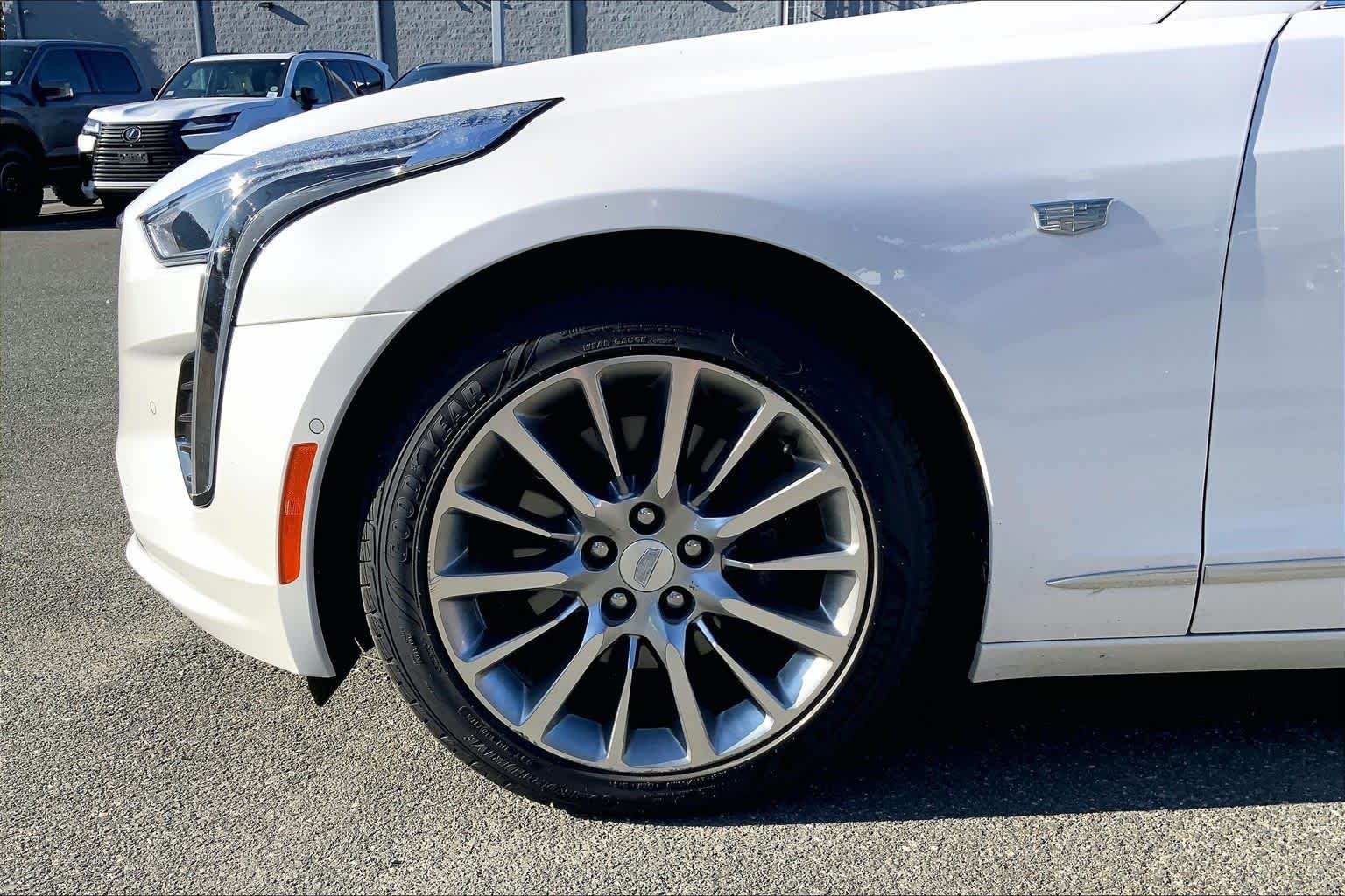 Used 2019 Crystal White Tricoat Cadillac Premium Luxury AWD image 11
