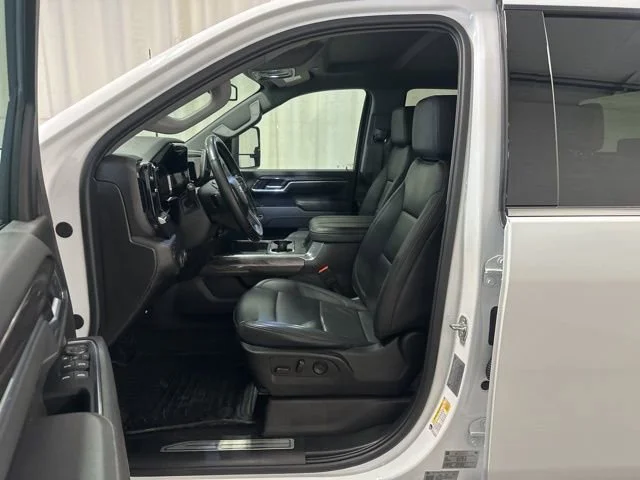 Used 2025 Summit White Chevrolet LTZ image 6