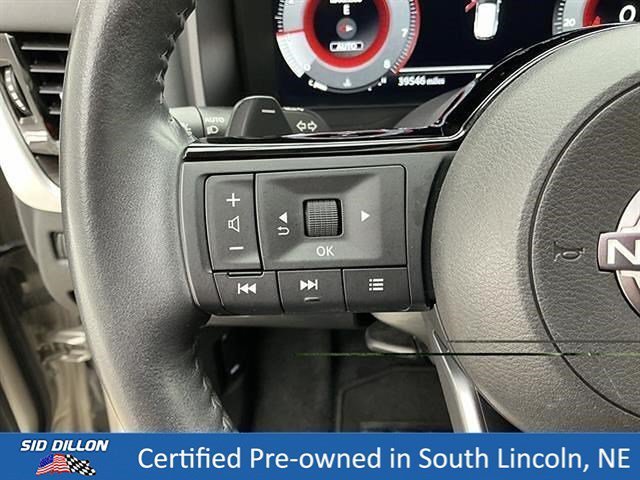Used 2024 Champagne Silver Metallic Nissan Platinum image 9