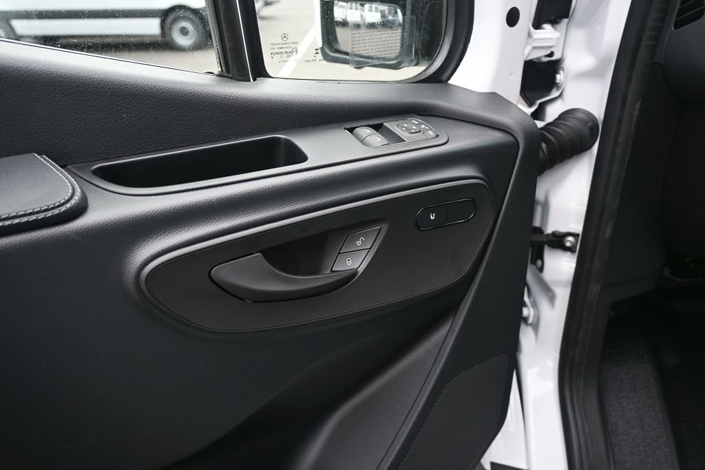 New 2026 Arctic+White Mercedes-Benz Cargo 170 WB image 8