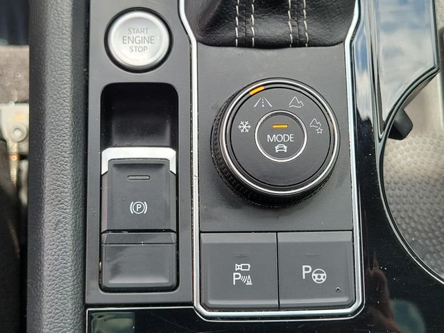Certified Used 2021 Deep Black Pearl Effect Volkswagen SEL Premium image 13