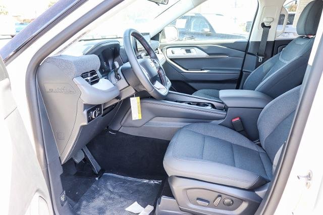 New 2026 Star White Metallic Tri-Coat Ford Active image 55