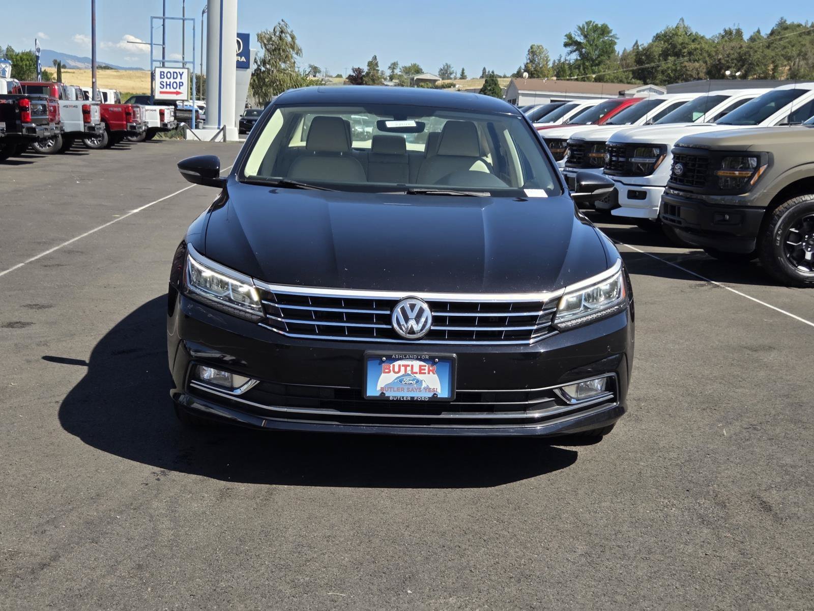 Used 2017  Volkswagen 1.8T SE w/Technology image 2