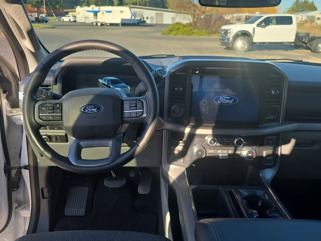 Used 2024 Oxford White Ford XLT image 19
