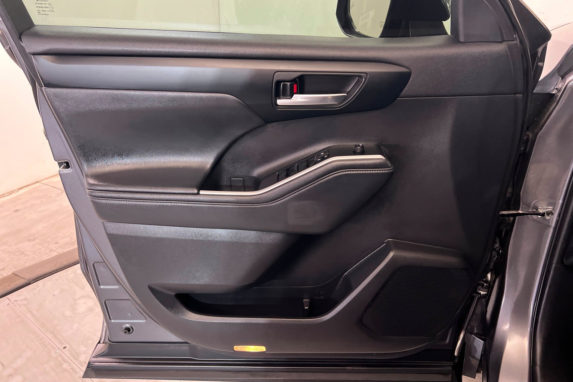 Used 2022 Gray Toyota XLE image 15