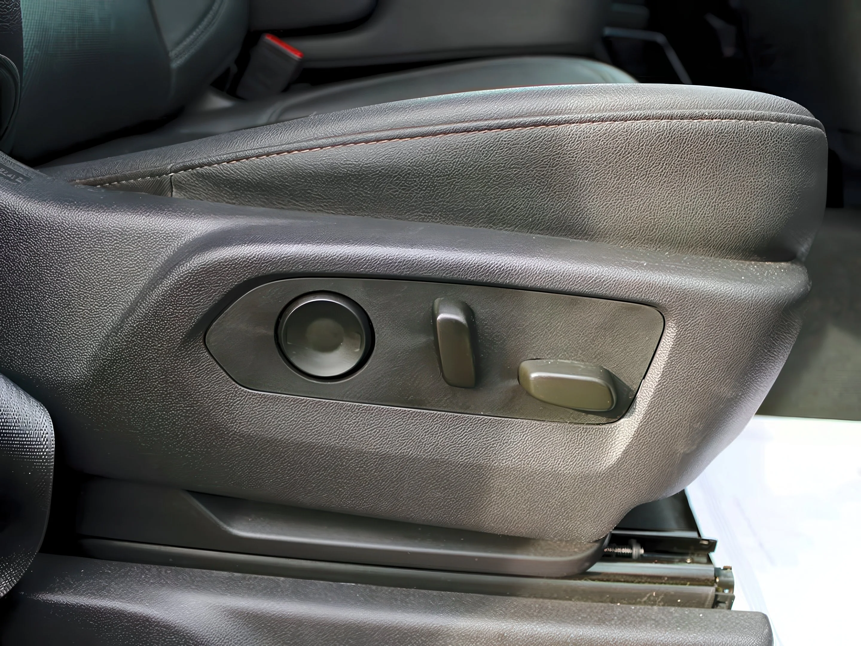 2024 GMC Sierra 1500 SLT - Photo 24