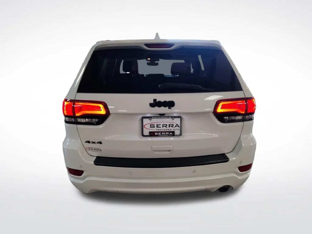 Used 2018 White Jeep Altitude image 4