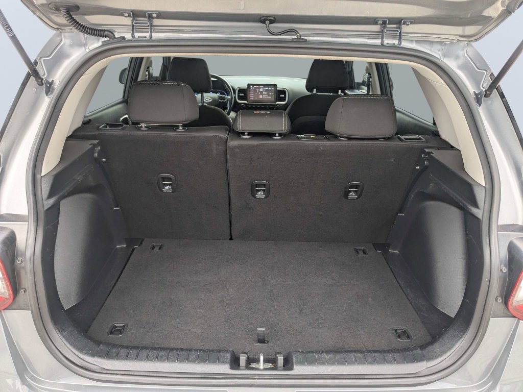 Used 2023 Gray Hyundai SEL image 17