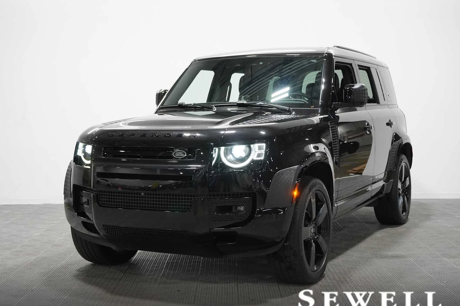 Used 2024 Santorini Black Metallic Land Rover X-Dynamic SE image 1