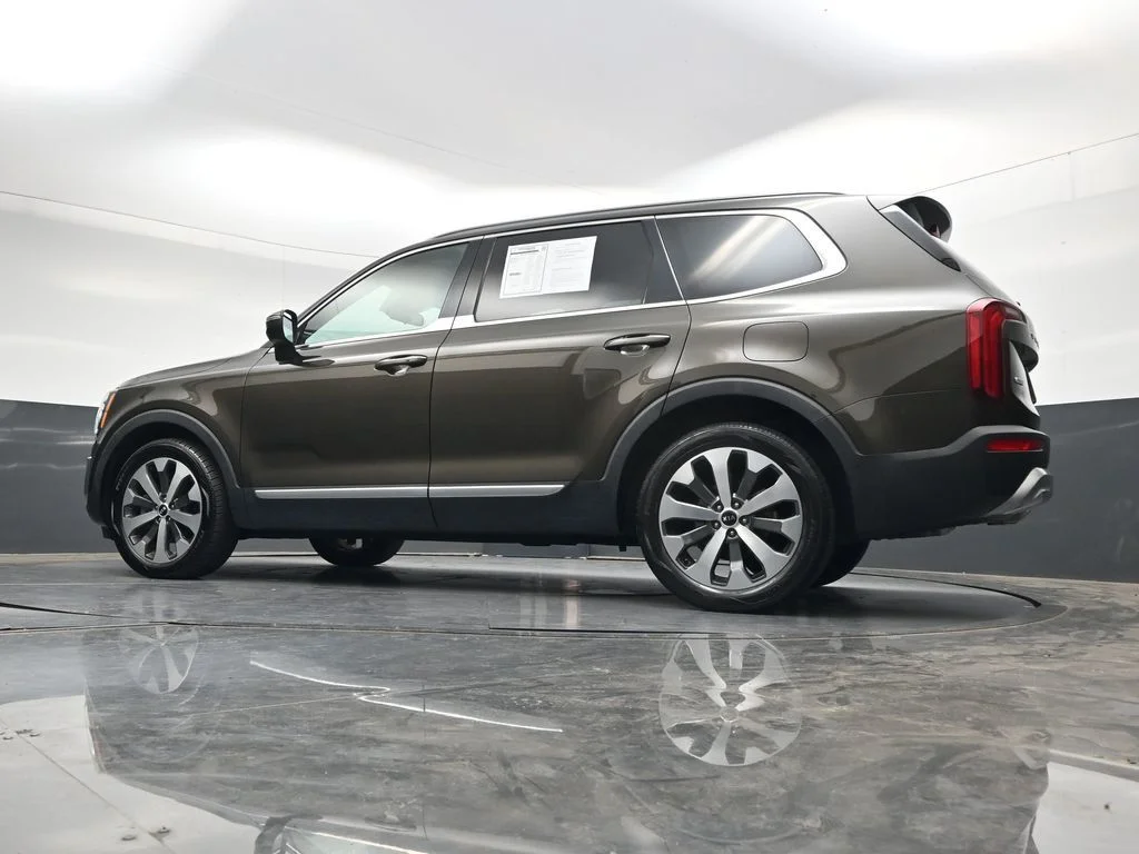 Used 2021 Green Kia S image 44