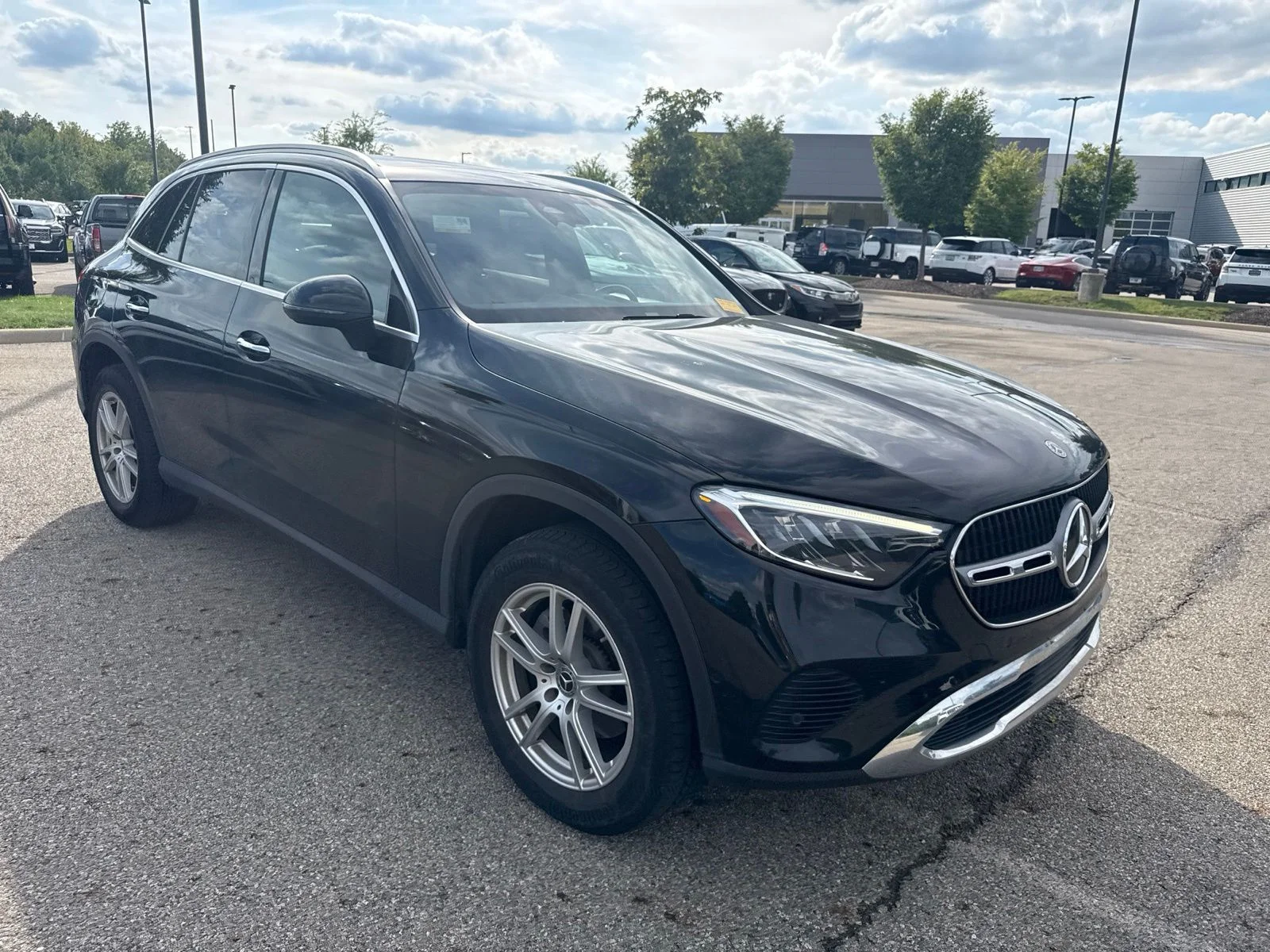 Used 2023  Mercedes-Benz  image 3