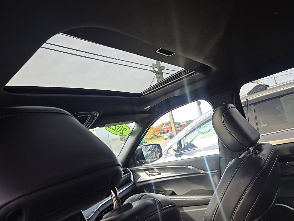 Used 2021 Black Jeep Altitude image 9