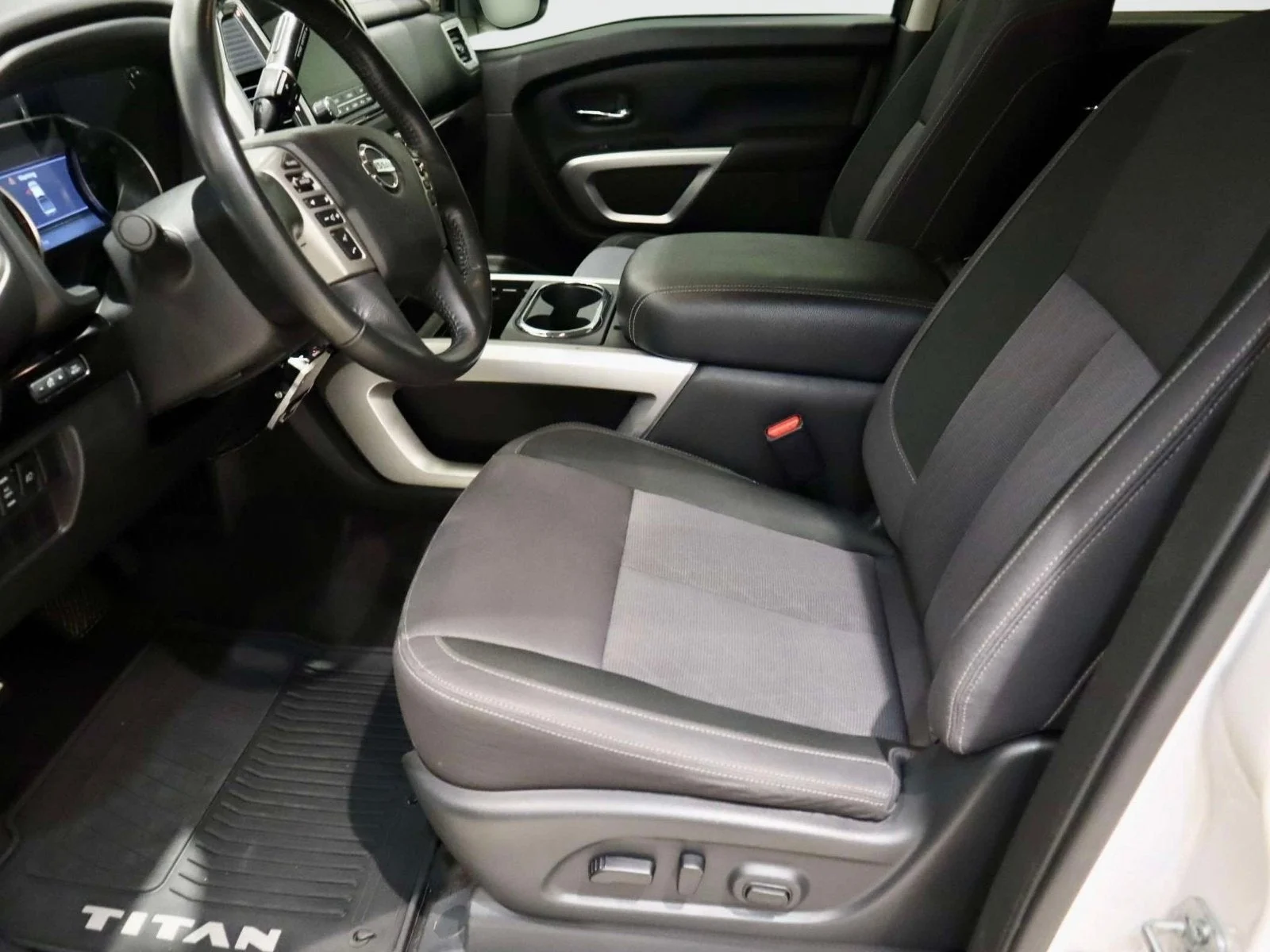 Used 2021 Glacier White Nissan SV image 17