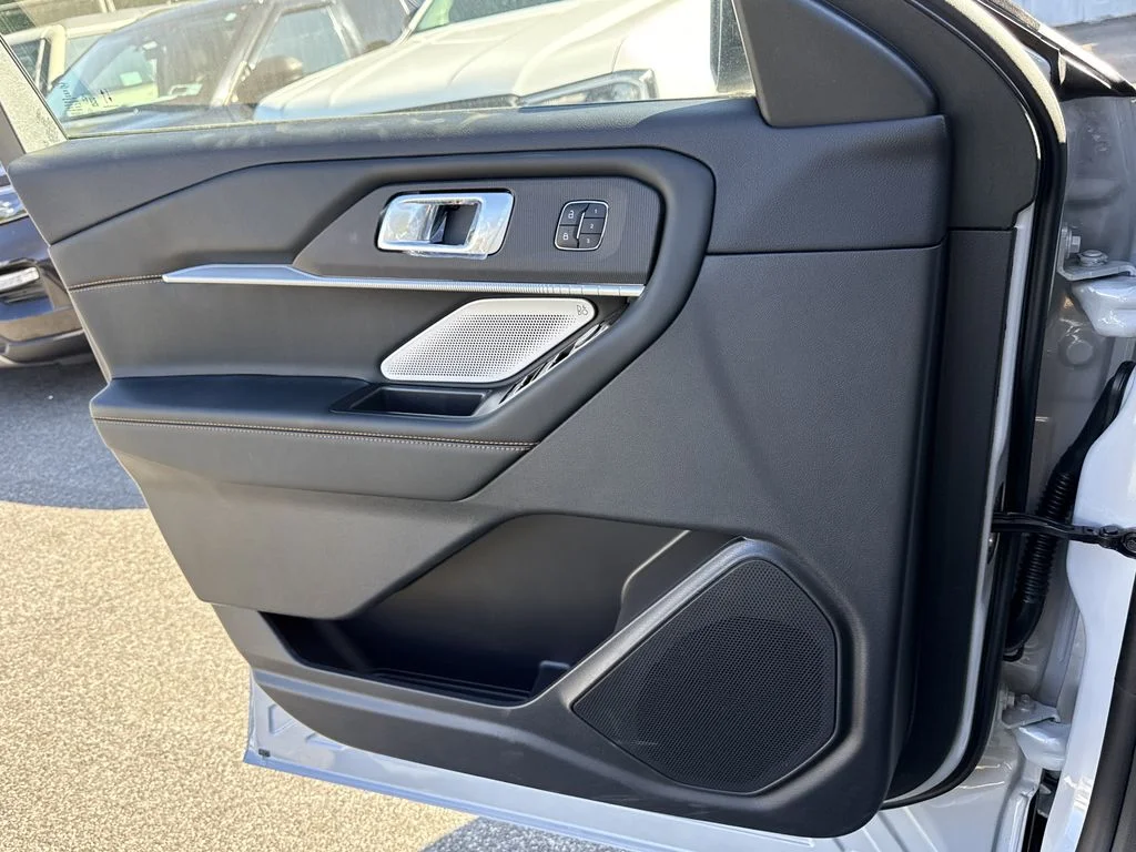 New 2026 White Ford Tremor image 23