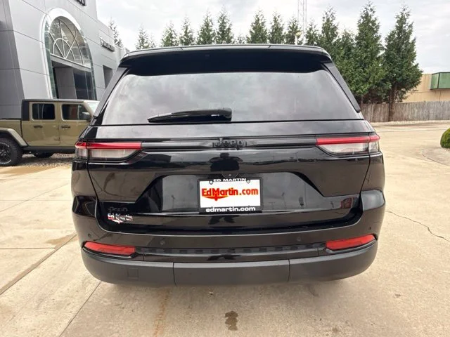 Used 2023 Black Jeep Altitude X image 7