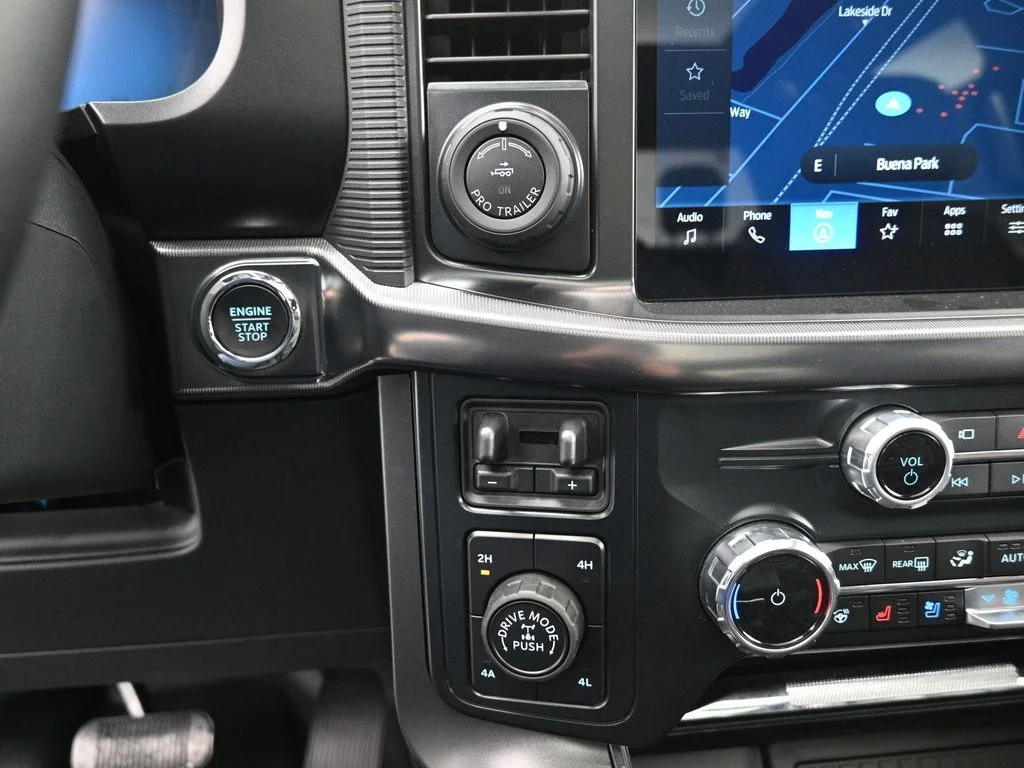 New 2025 Oxford White Ford Lariat image 18