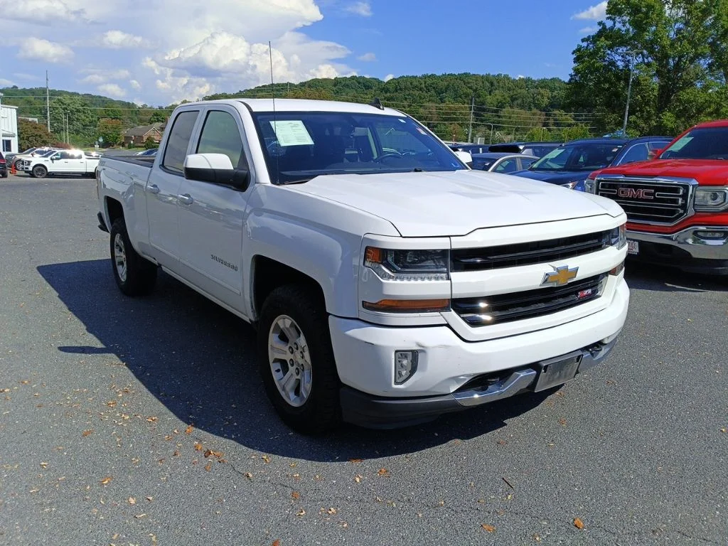 Used 2018 White Chevrolet LT image 1