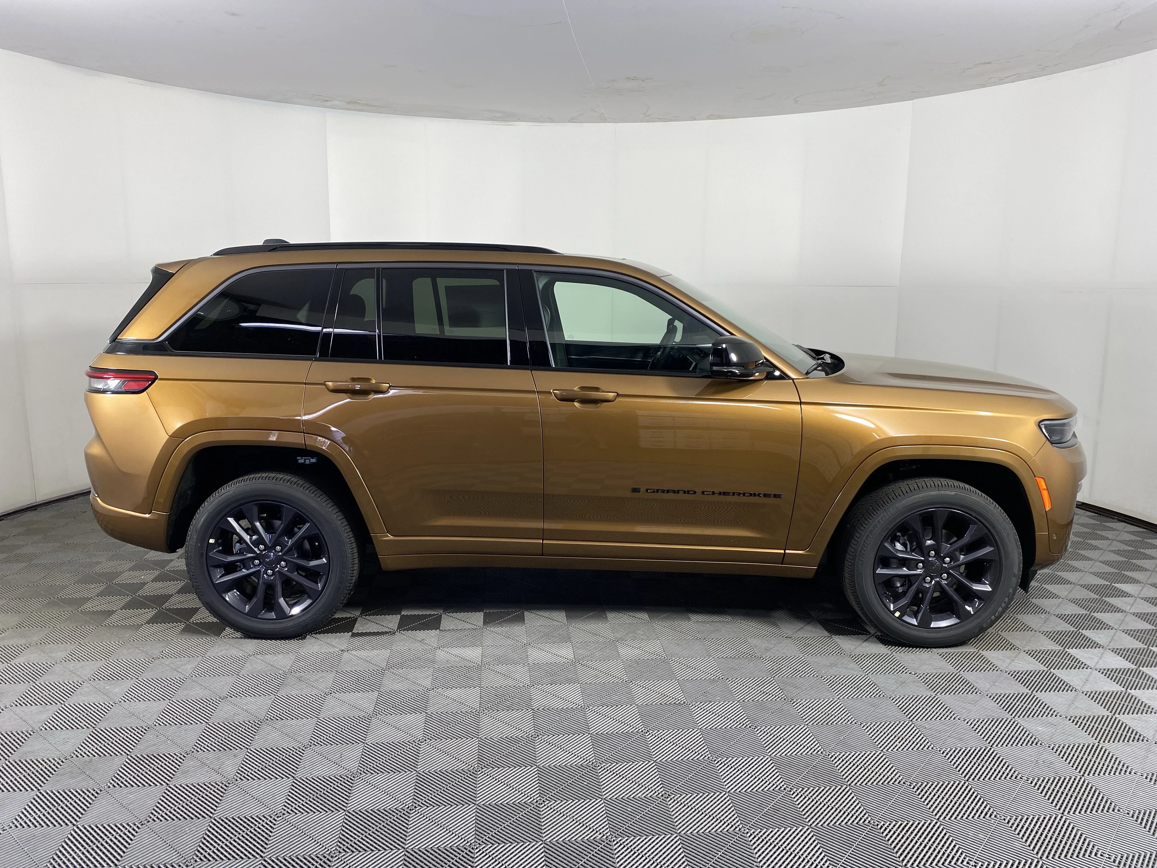 New 2026 Copper Shino Metallic Clear-Coat Exterior Paint Jeep Limited Reserve image 7