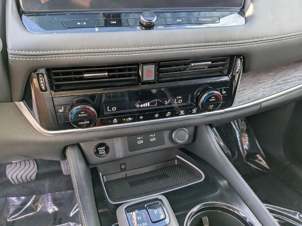 Used 2025 Blue Nissan Platinum image 25