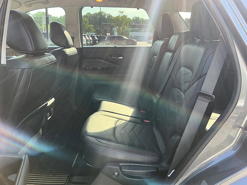 Used 2025 Gun Metallic Nissan Platinum image 24