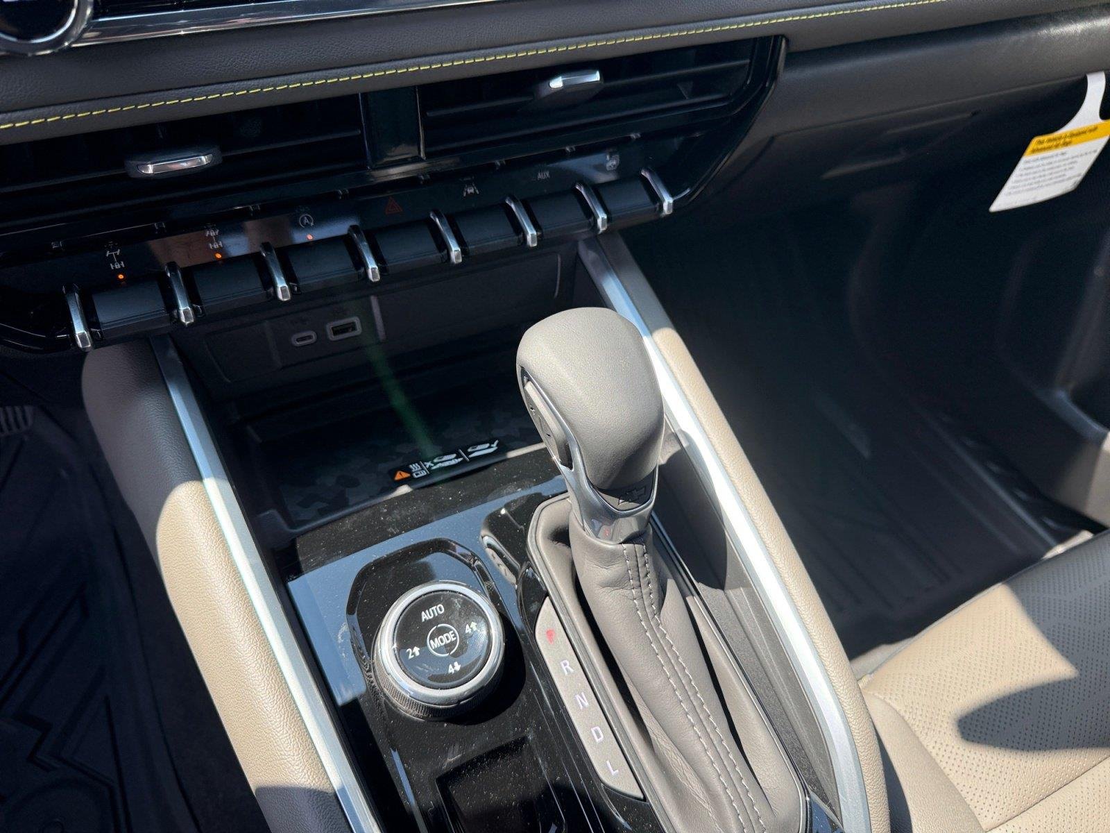 2026 Chevrolet Colorado ZR2 - Photo 12