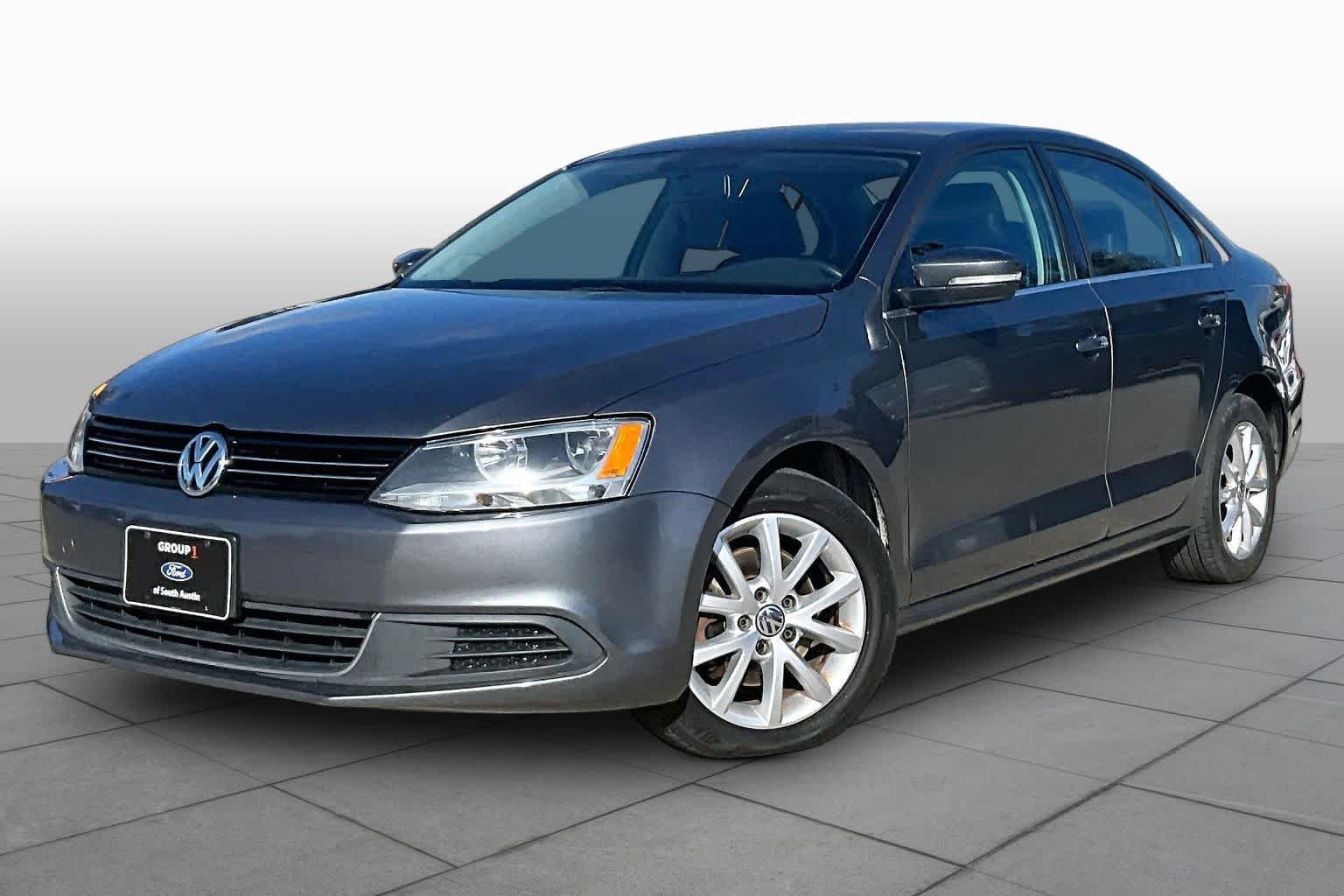 Used 2013 Platinum Gray Metallic Volkswagen SE image 35