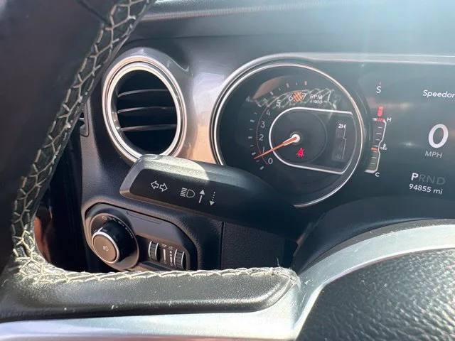 Used 2019  Jeep Sahara image 18