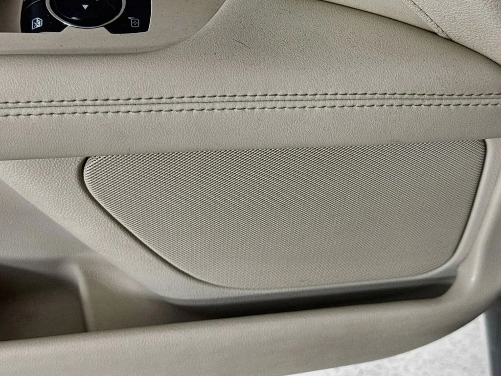 Used 2019 Pearl Metallic Lincoln Reserve image 22