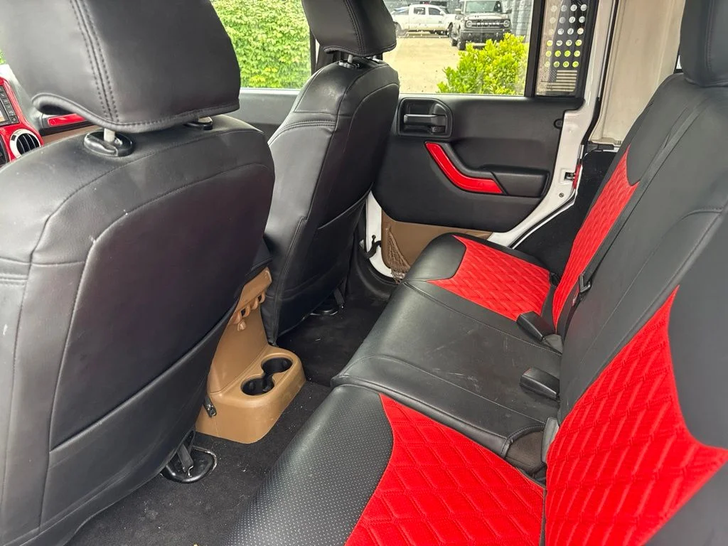 Used 2013 Bright White Jeep Unlimited Sahara image 20