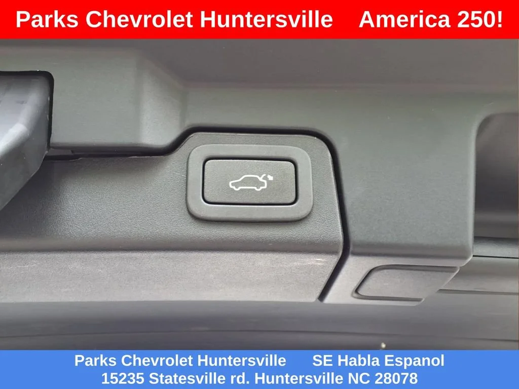 Used 2018 Gray Land Rover HSE Dynamic image 32