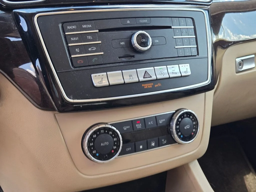Used 2019 White Mercedes-Benz GLE 400 image 28