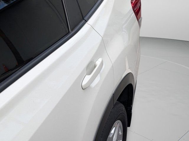 Used 2023 White Subaru Base image 31