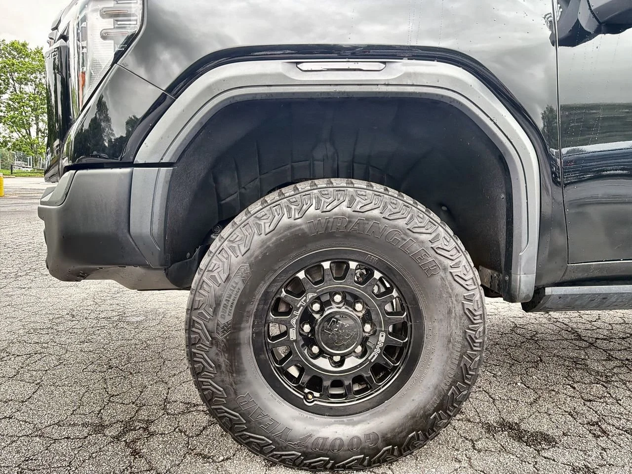 Used 2024 Onyx Black GMC AT4X image 28