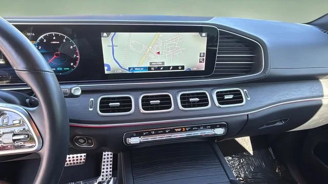 Used 2022 White Mercedes-Benz 4MATIC® image 26