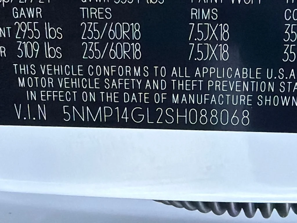 Used 2025 White Hyundai SE image 31