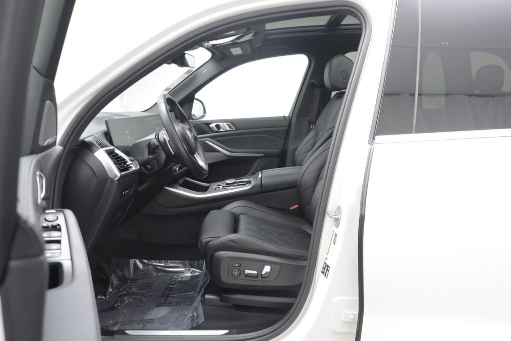 Certified Used 2026 Alpine White BMW xDrive40i image 5