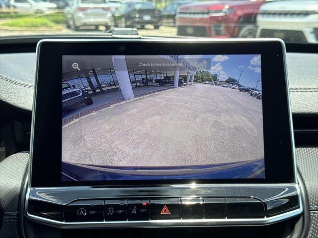 New 2026 Fathom Blue Pearl-Coat Exterior Paint Jeep Latitude image 12
