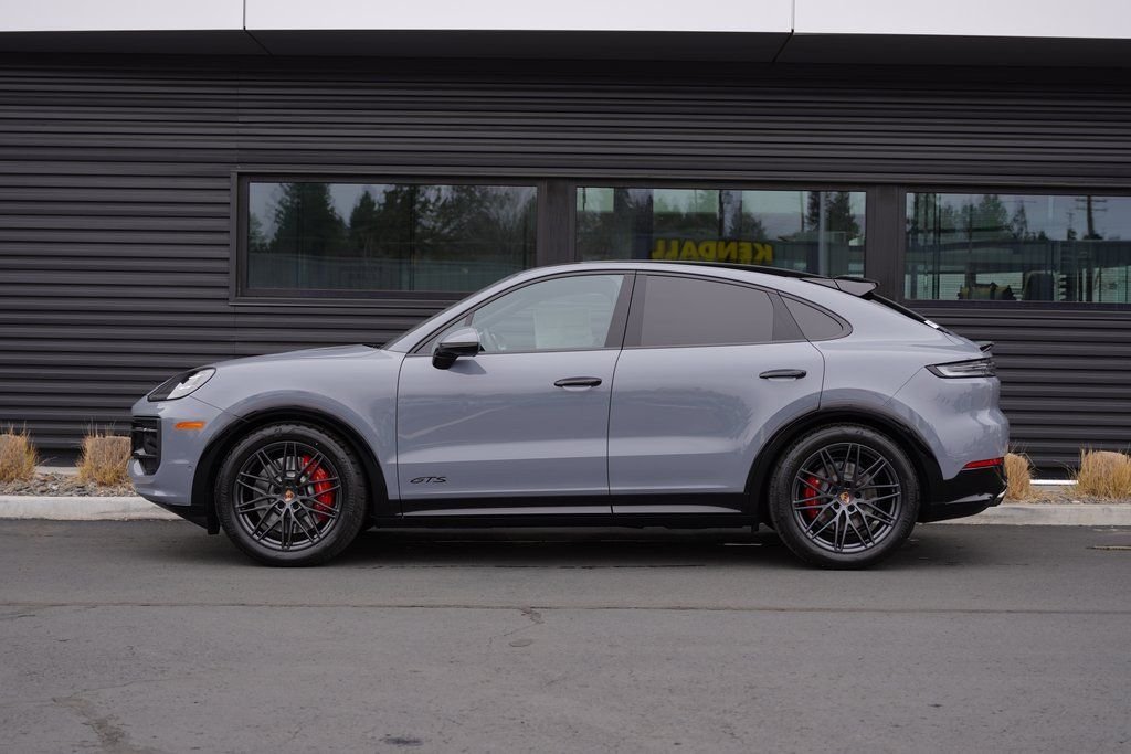 2026 Porsche Cayenne Coupe GTS - Photo 2