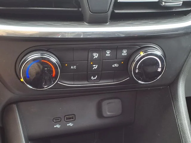 Used 2024 Red Buick Preferred image 18