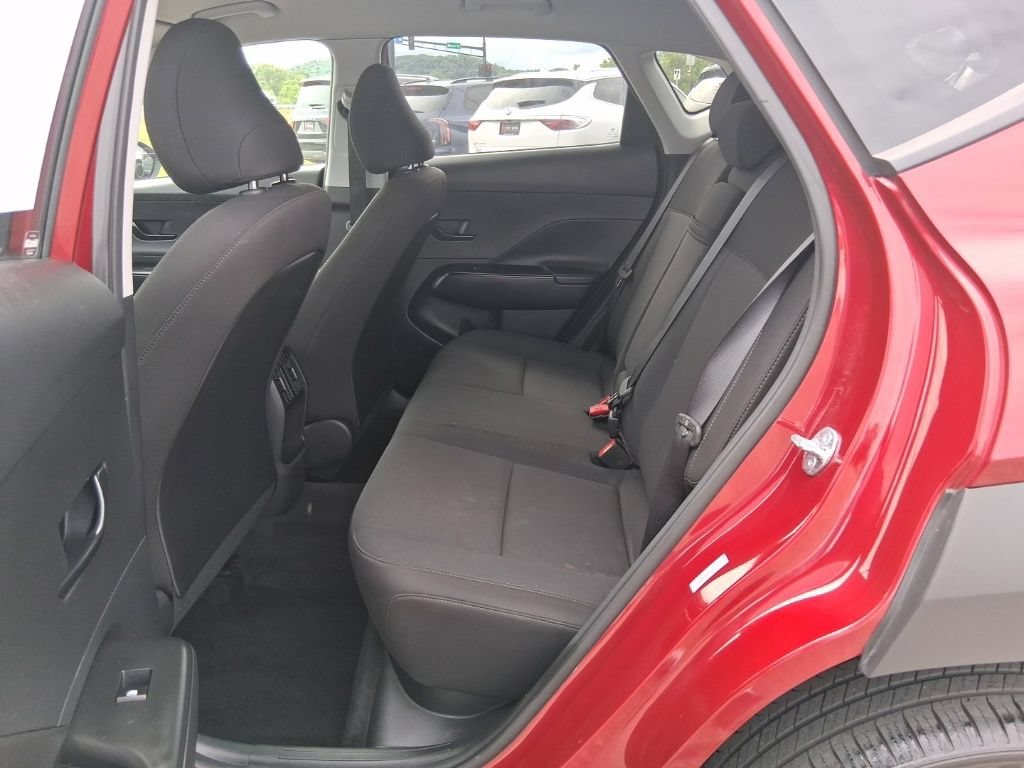 Used 2025  Hyundai SEL image 10