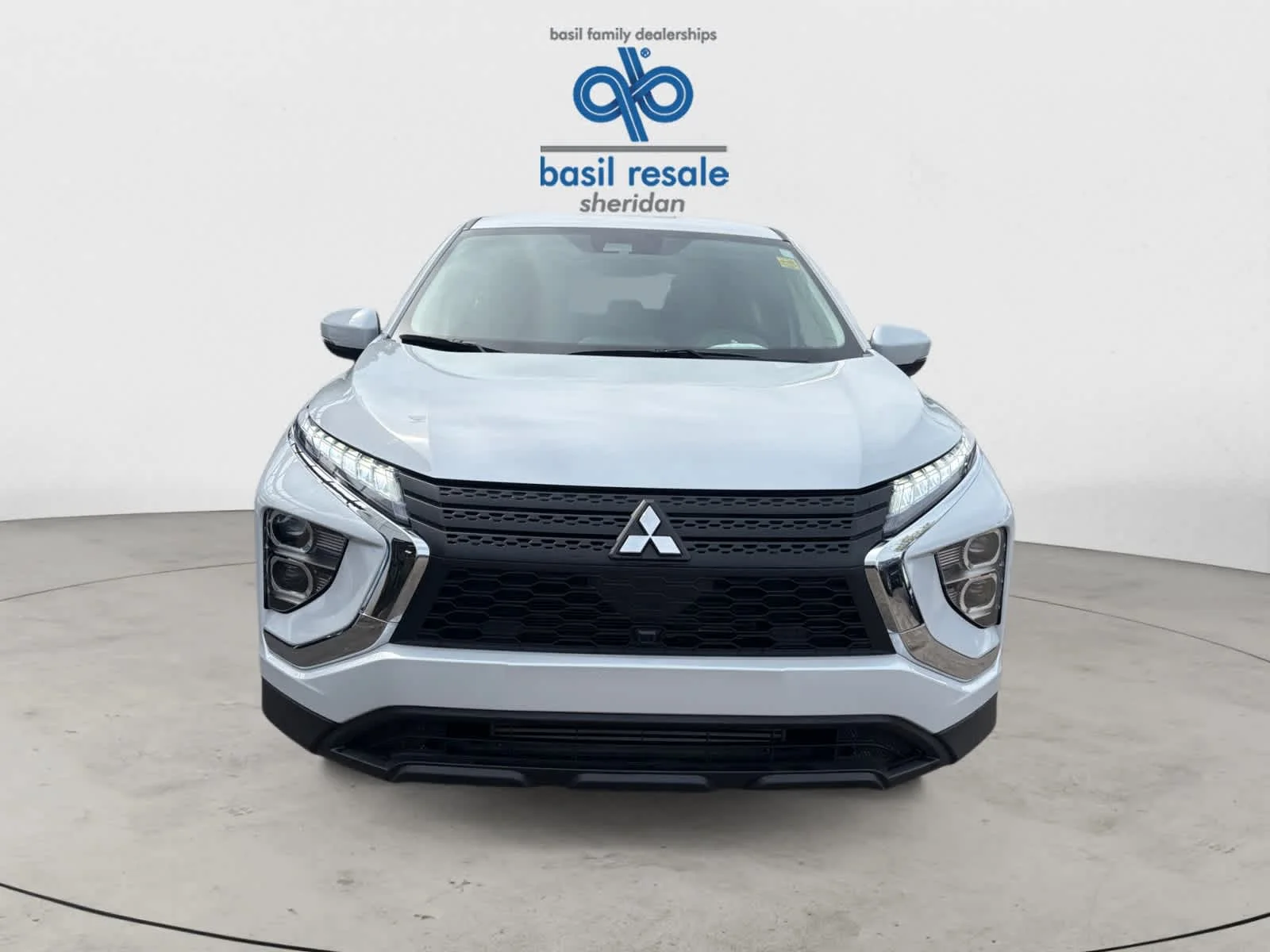 Used 2025 White Diamond Mitsubishi ES image 9