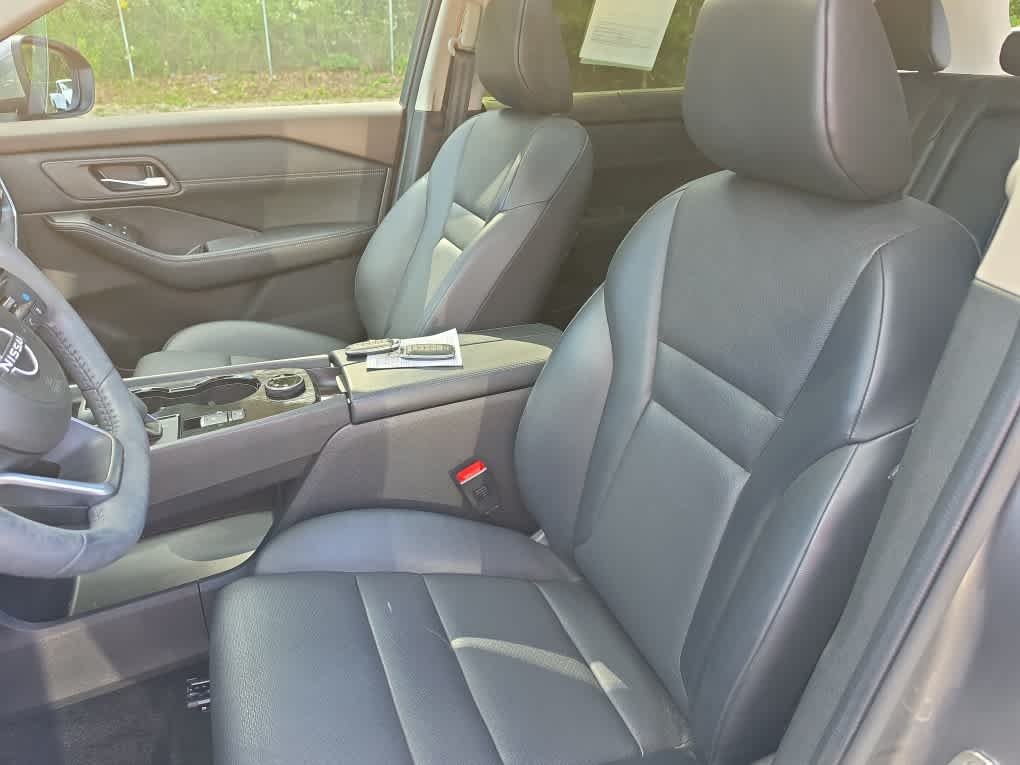 Certified Used 2023 Gun Metallic Nissan SV image 18