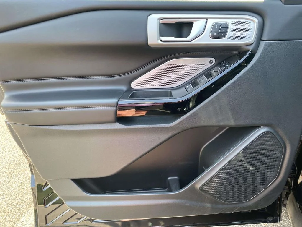 Used 2023 Agate Black Metallic Ford Platinum image 15