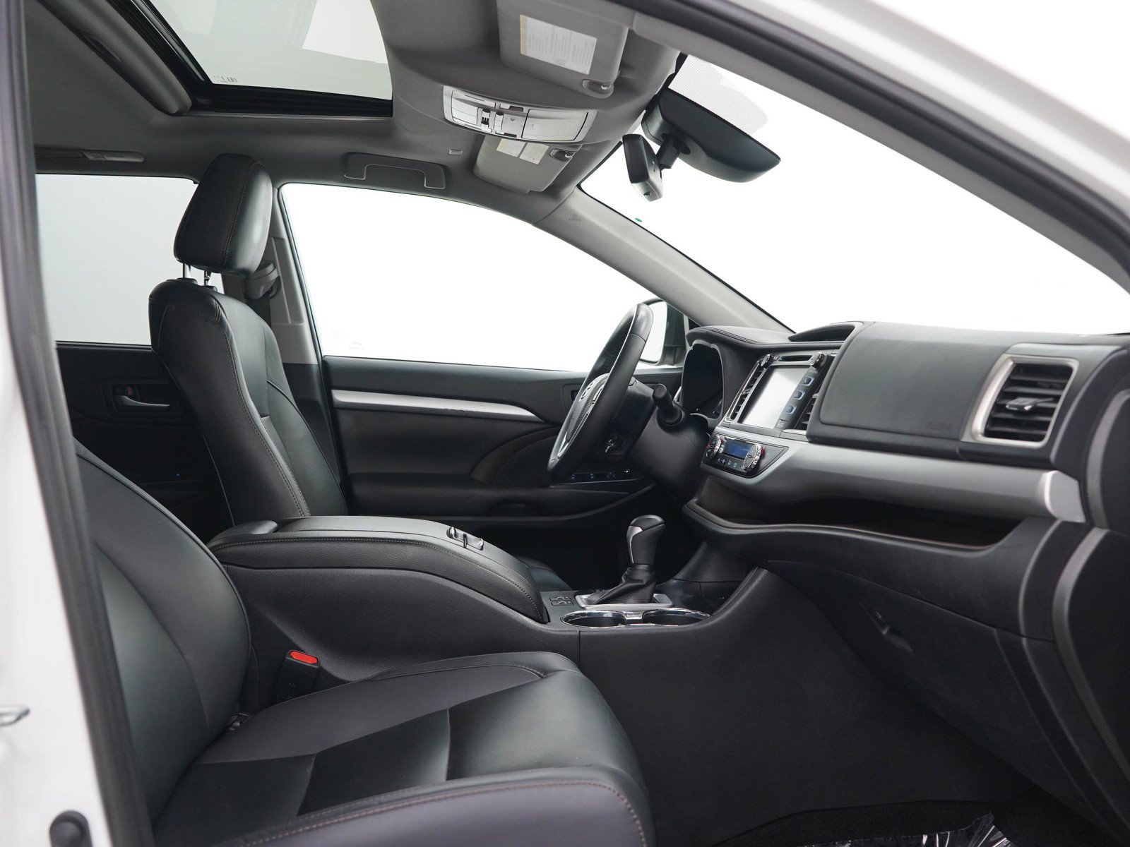 Used 2019 Blizzard Pearl Toyota XLE V6 AWD image 14