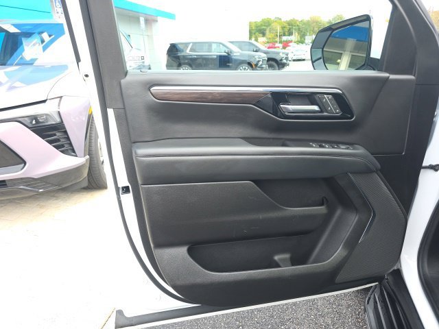 Used 2025 White Chevrolet LT image 16