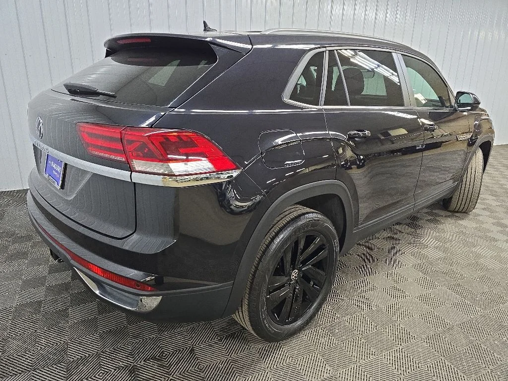 Used 2023 Black Volkswagen 3.6L V6 SE w/Technology image 10