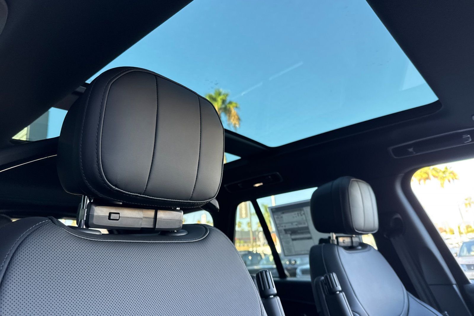 New 2026 Carpathian Grey Land Rover SE image 18